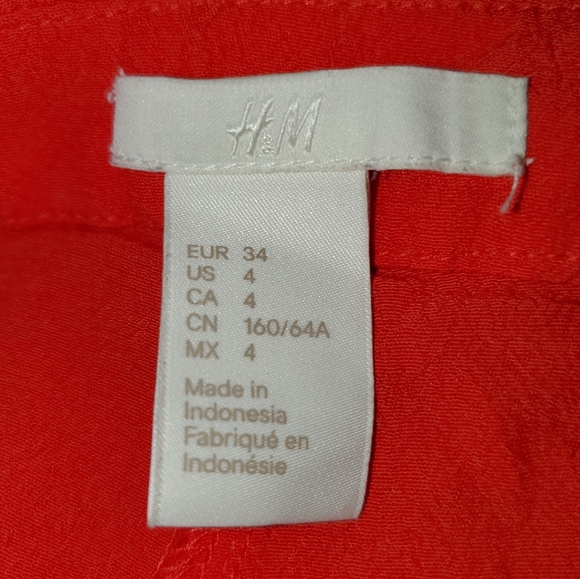 H&M Ruffled Shorts - (Red) - Picture 3 of 3